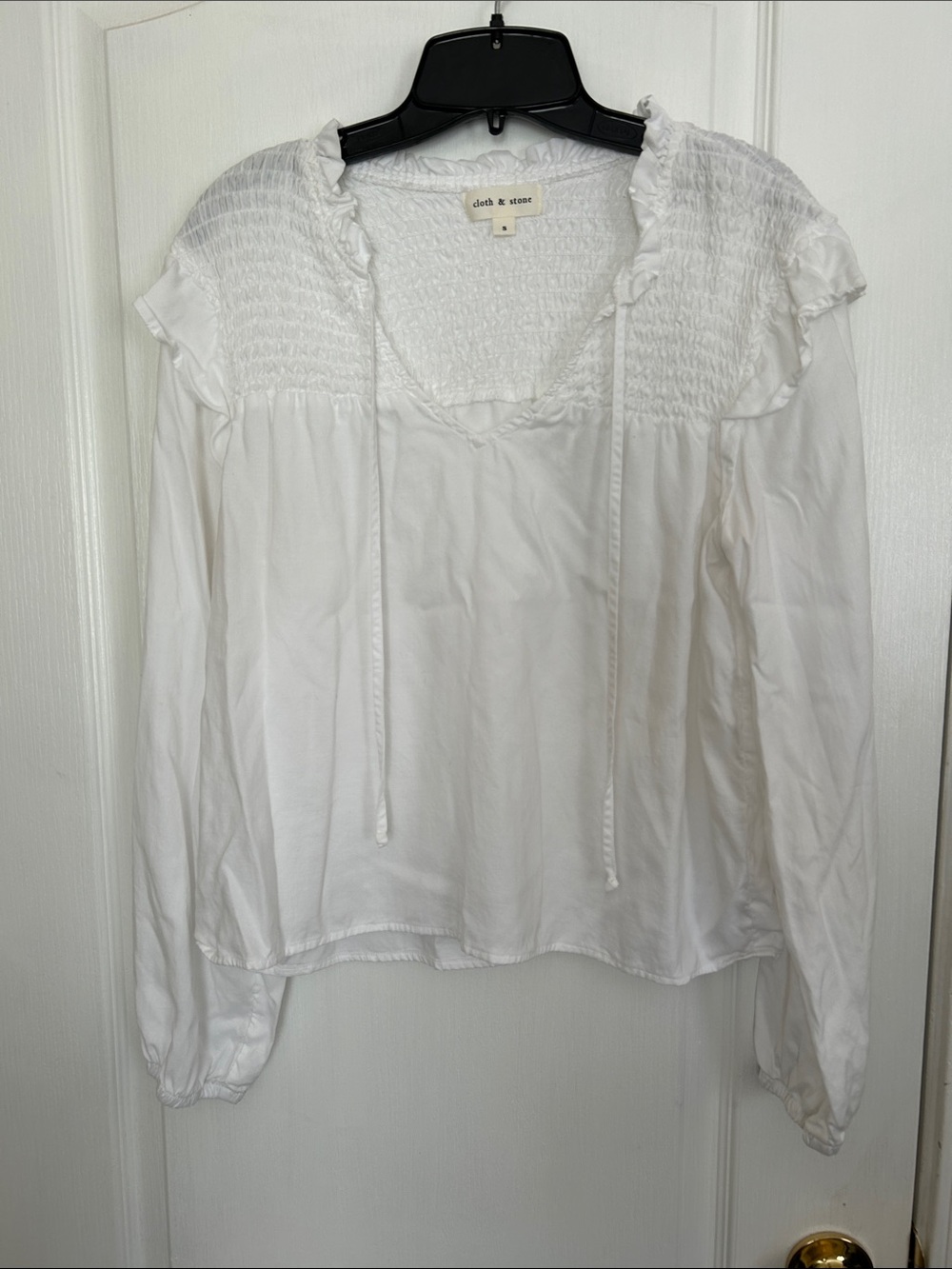 Anthropology cloth & stone White‎ Smocked Yoke Tie-Neck Blouse, Size S, 21.5 PTP